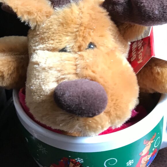 Dan Dees TM Collector's Choice Christmas mug with Reindeer stuffed animal. New. - Picture 8 of 13